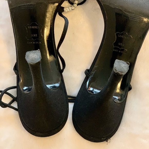 Stuart Weitzman Black Strappy Sandal w/Silver Rhinestone Circle Emblems Sz 10! - Picture 8 of 12